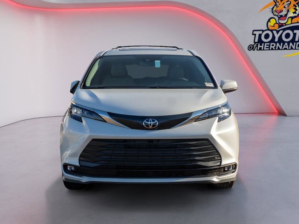 New 2026 Toyota Sienna XLE image 2