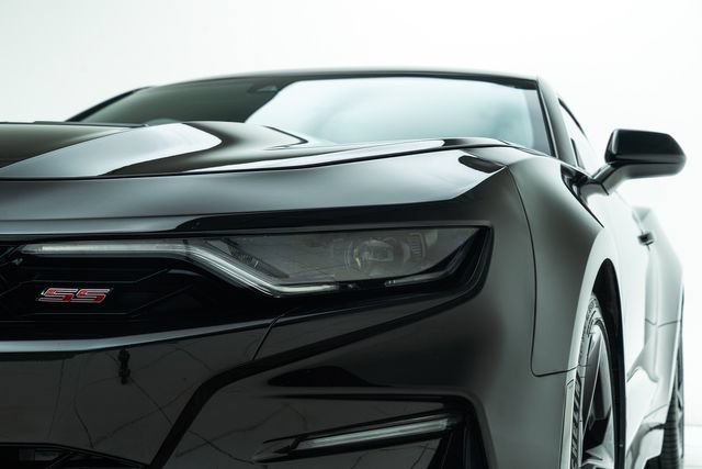 Used 2019 Chevrolet Camaro SS w/ Black Appearance Package RWD image 11