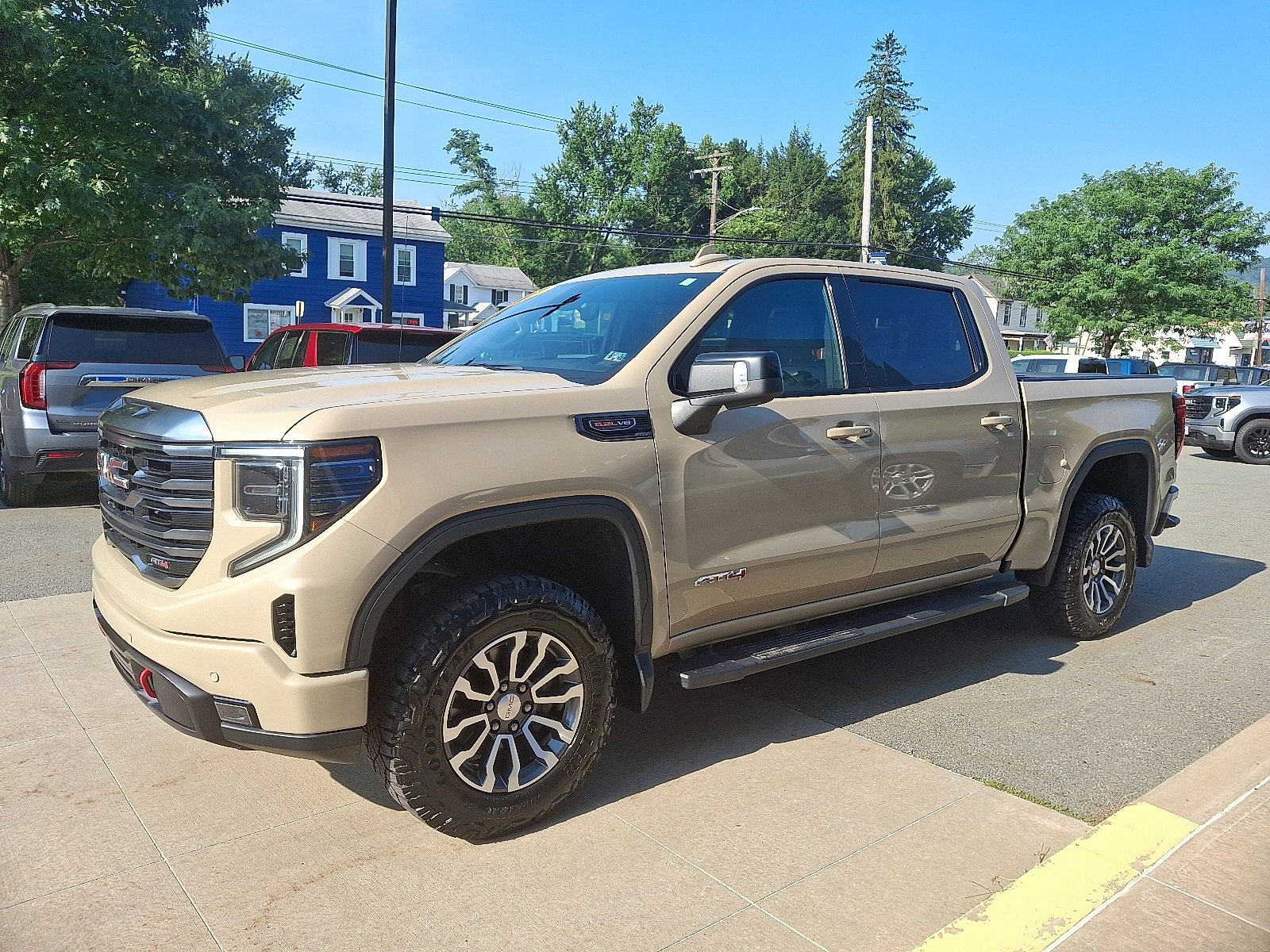 Used 2022 GMC Sierra 1500 AT4 w/ AT4 Premium Package image 3
