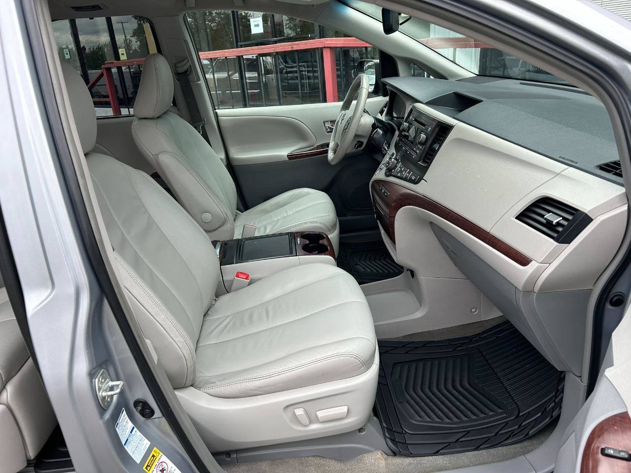 Used 2014 Toyota Sienna XLE AWD/4WD image 17