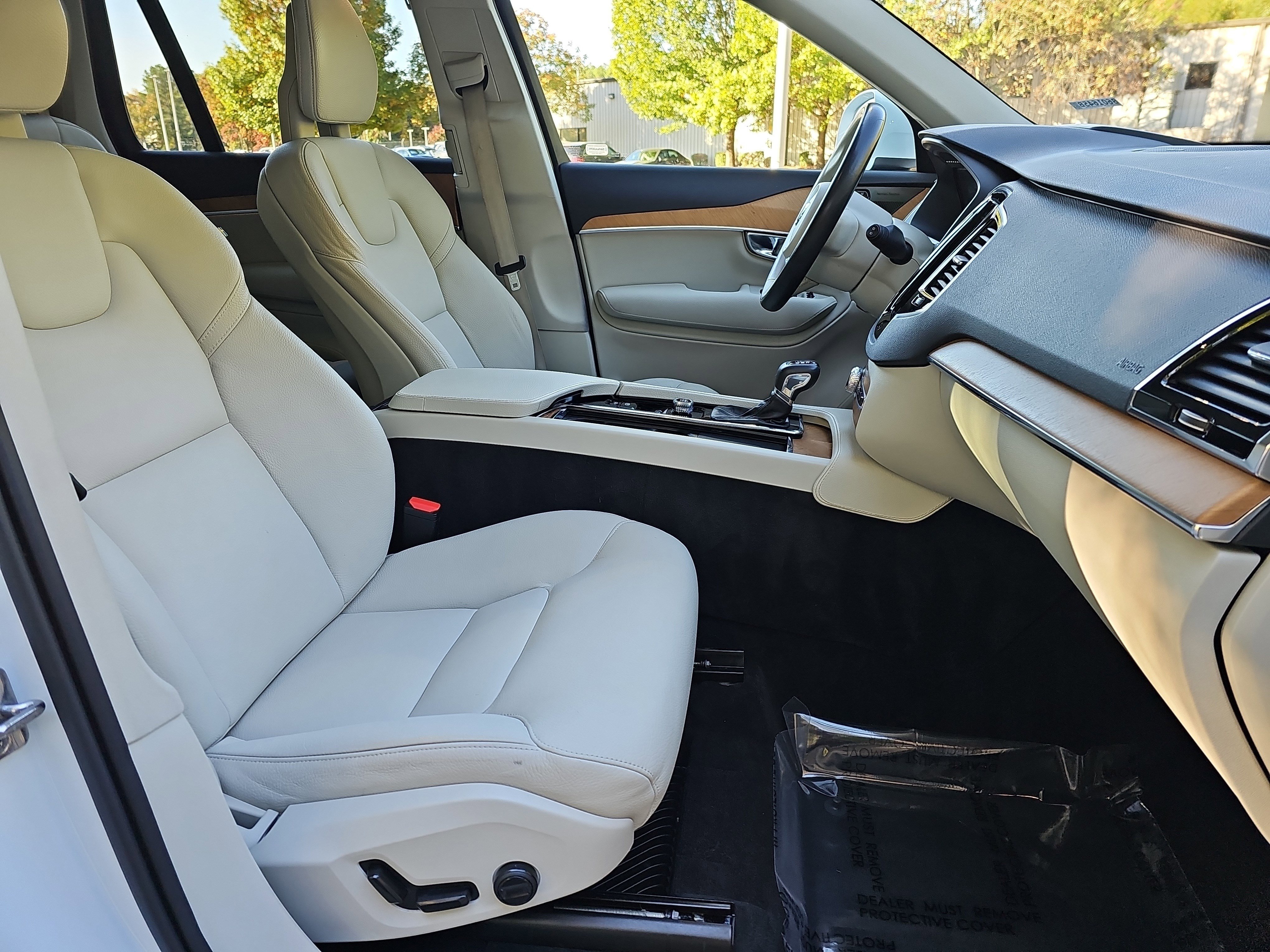 Used 2021 Volvo XC90 T6 Momentum image 10