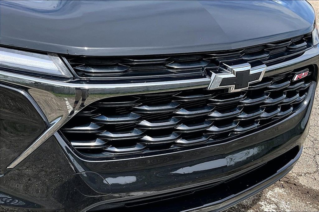 Used 2024 Chevrolet Trax RS w/ Driver Confidence Package image 28