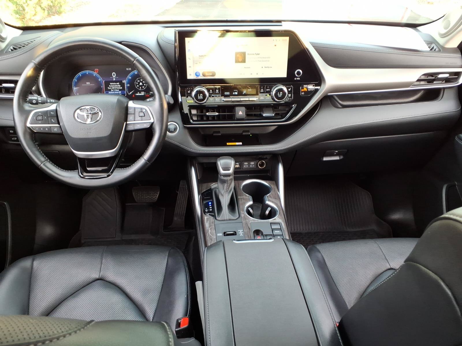 Certified 2024 Toyota Highlander Limited FWD image 10