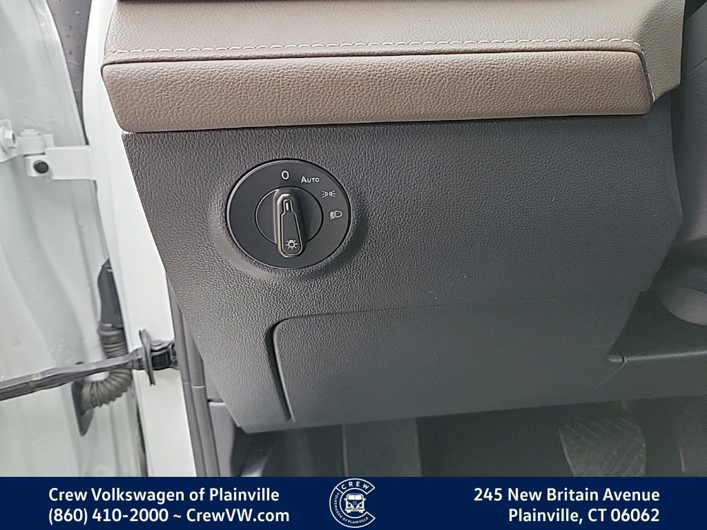 Certified 2022 Volkswagen Taos SEL image 39