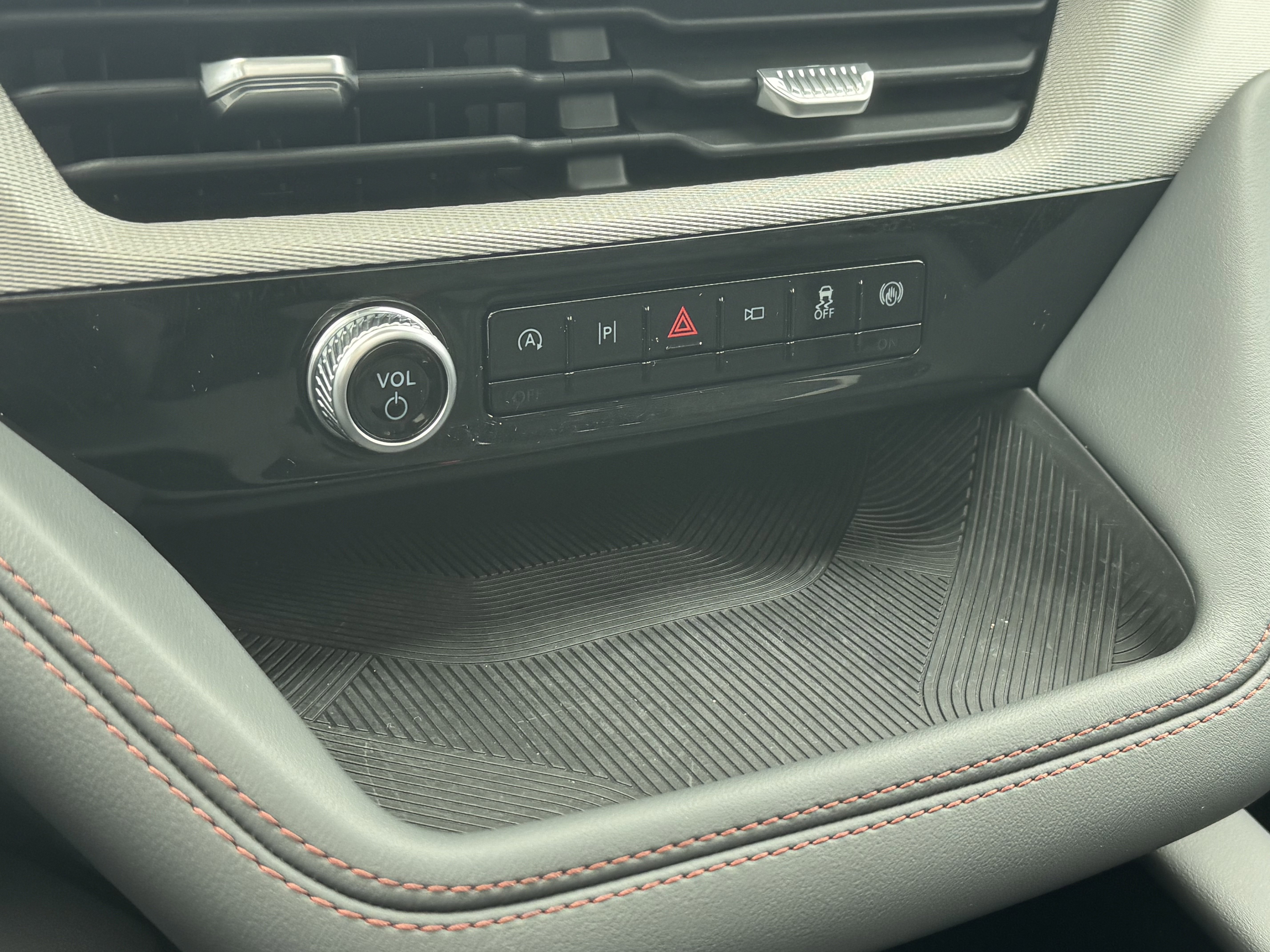 New 2026 Ford Explorer Active w/ Active Comfort Package image 17