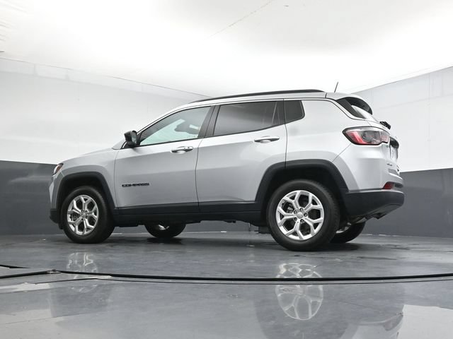 Used 2024 Jeep Compass Latitude AWD/4WD image 27