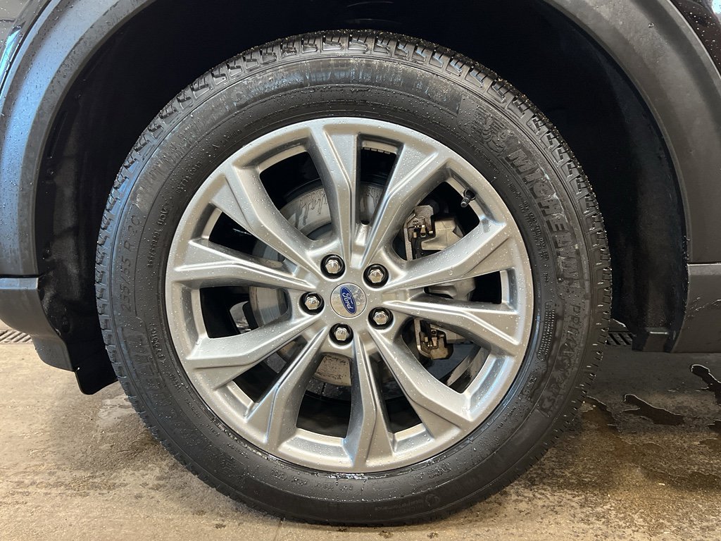 Used 2022 Ford Explorer XLT w/ Equipment Group 202A image 8