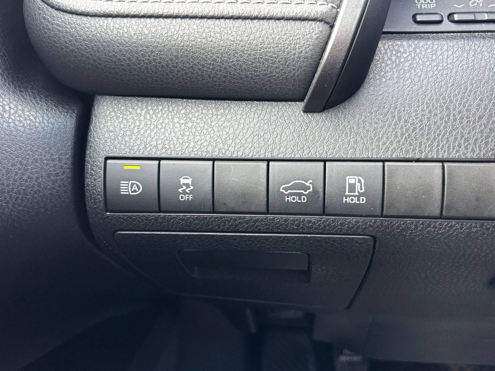 Used 2020 Toyota Camry SE FWD image 23