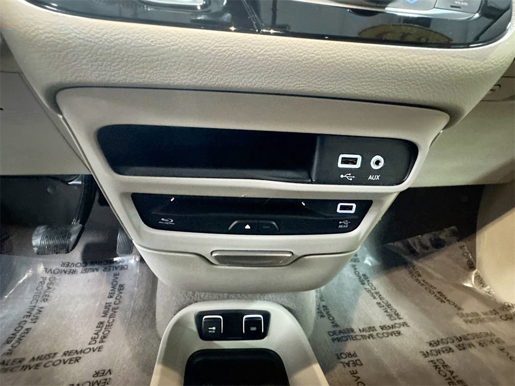 Used 2019 Chrysler Pacifica Touring-L Plus image 21