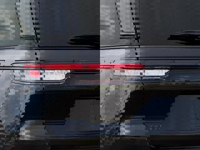 New 2025 Jeep Grand Cherokee Laredo image 9