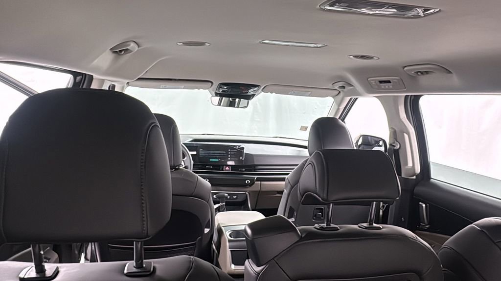 New 2026 Kia Carnival FWD image 18