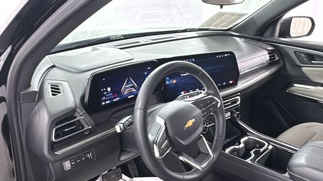 Used 2025 Chevrolet Traverse LT image 37