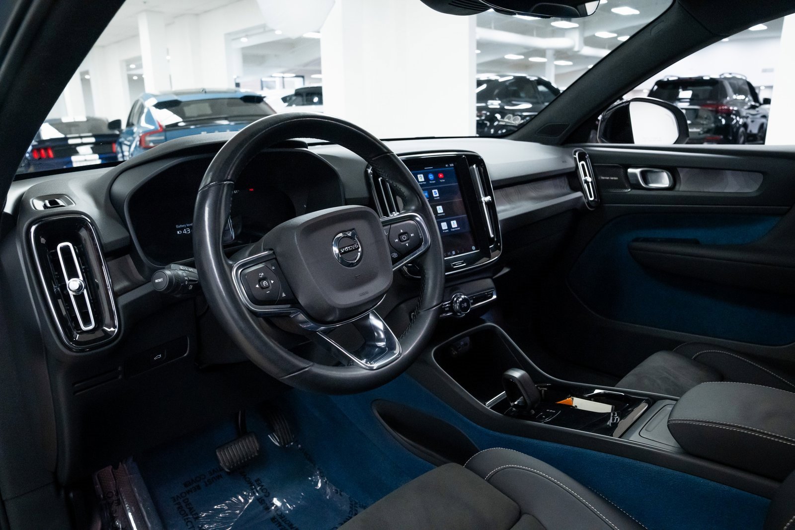 Used 2023 Volvo C40 P8 Recharge Ultimate image 17