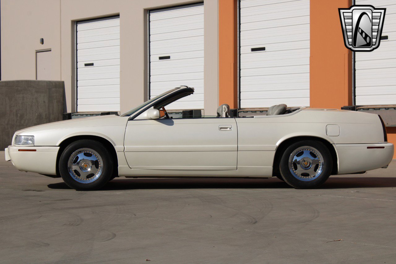 Used 2002 Cadillac Eldorado Touring w/ Preffered Equipment Group image 15