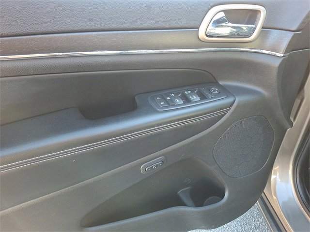 Used 2016 Jeep Grand Cherokee Limited image 12