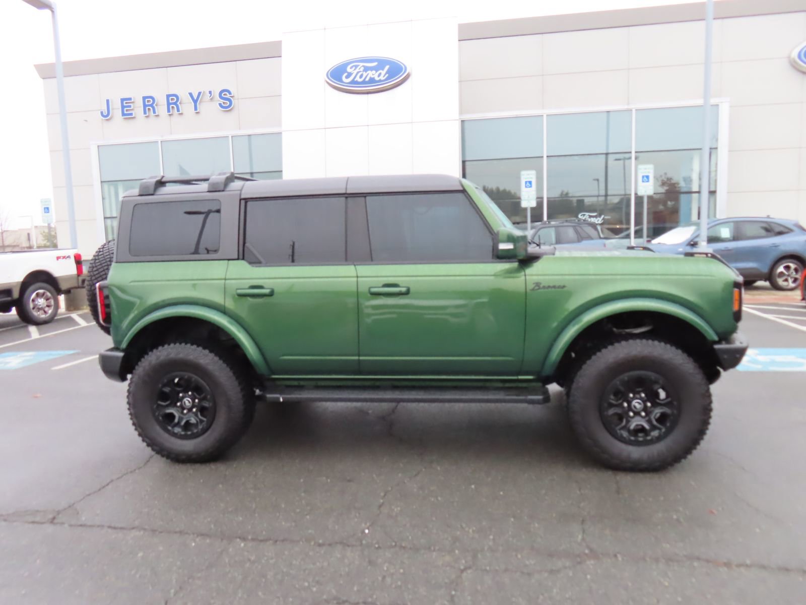 Used 2022 Ford Bronco Outer Banks image 4