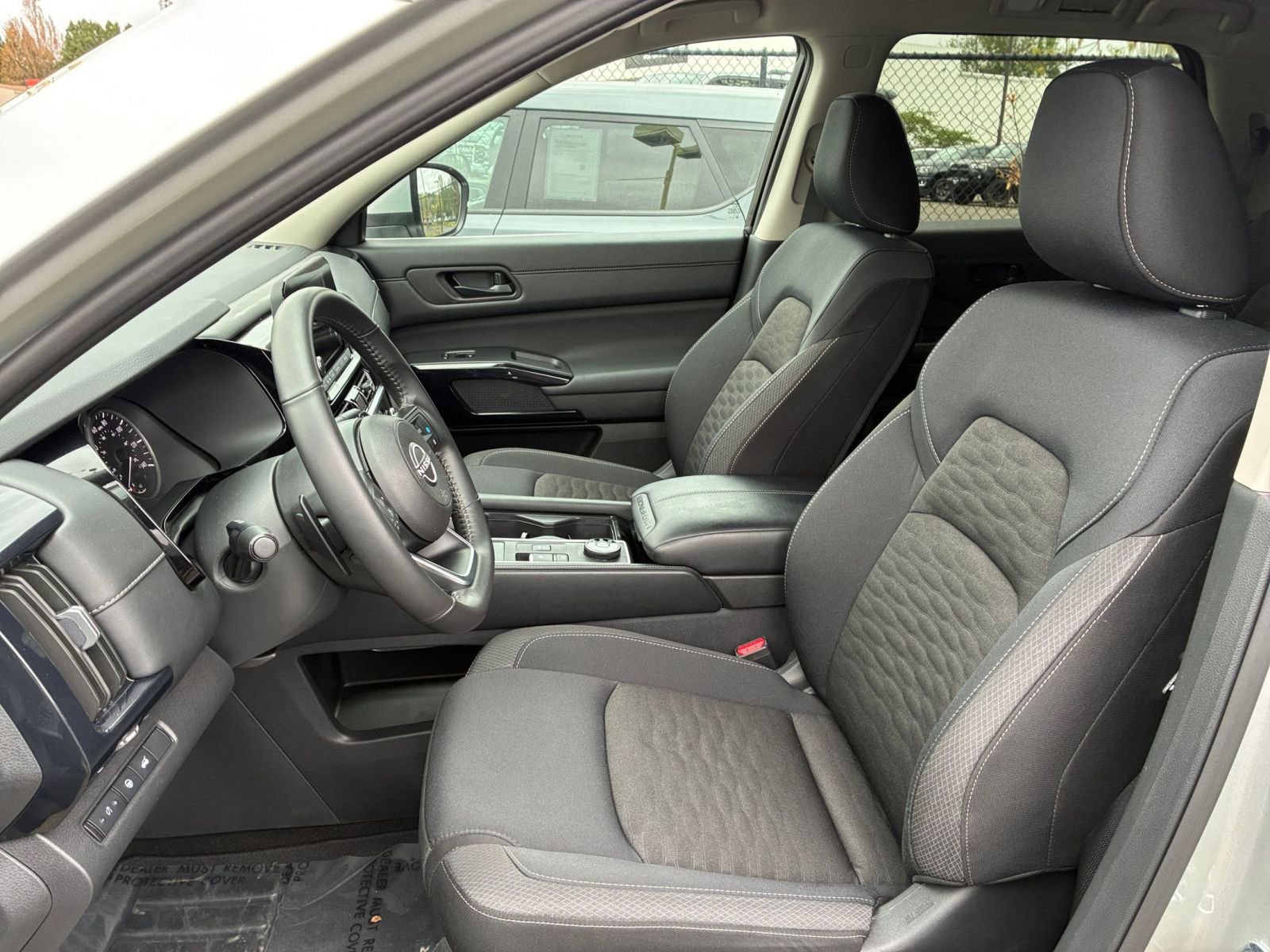 Used 2025 Nissan Pathfinder SV AWD/4WD image 39
