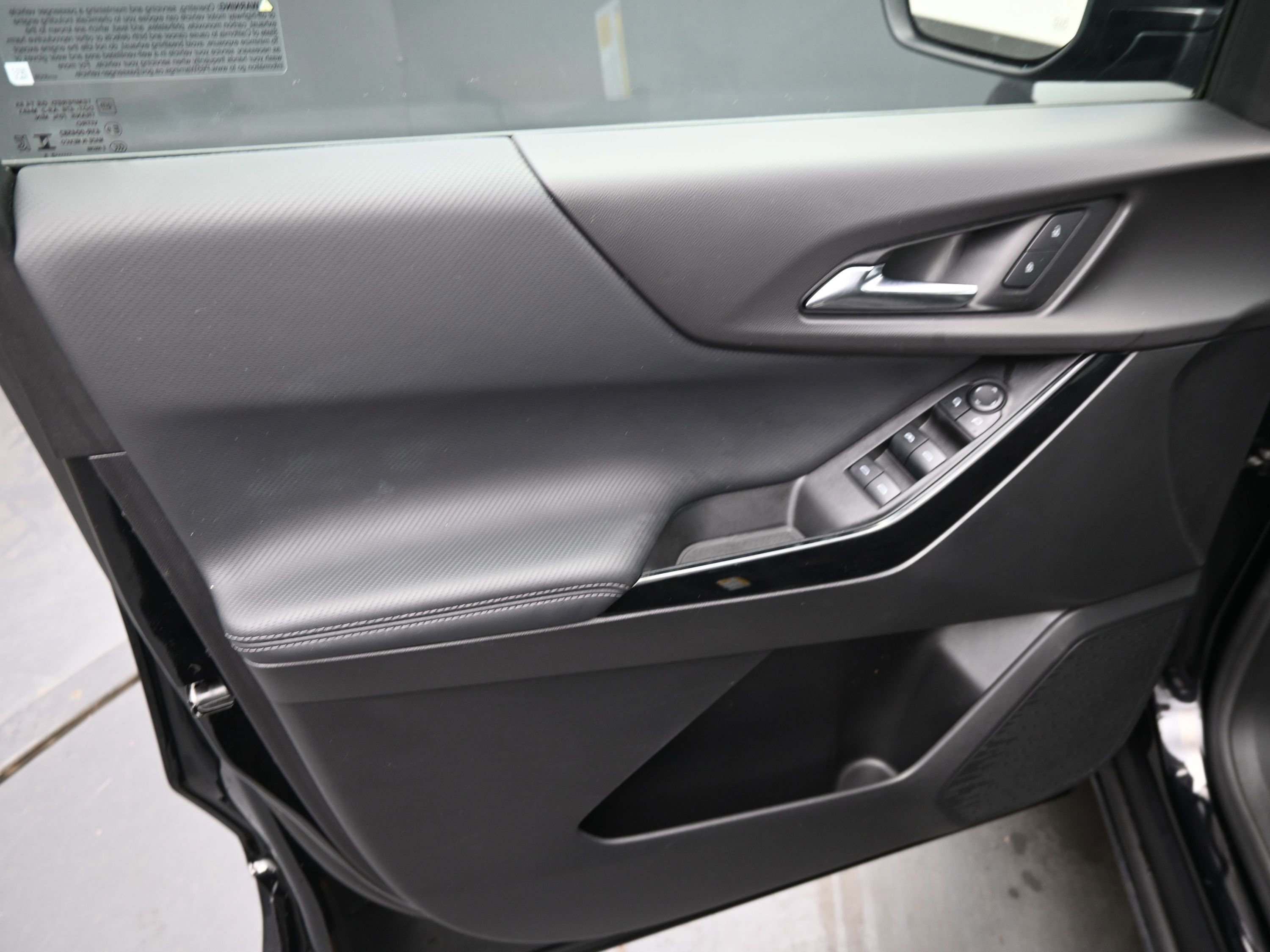 Used 2025 Chevrolet Equinox LT image 13