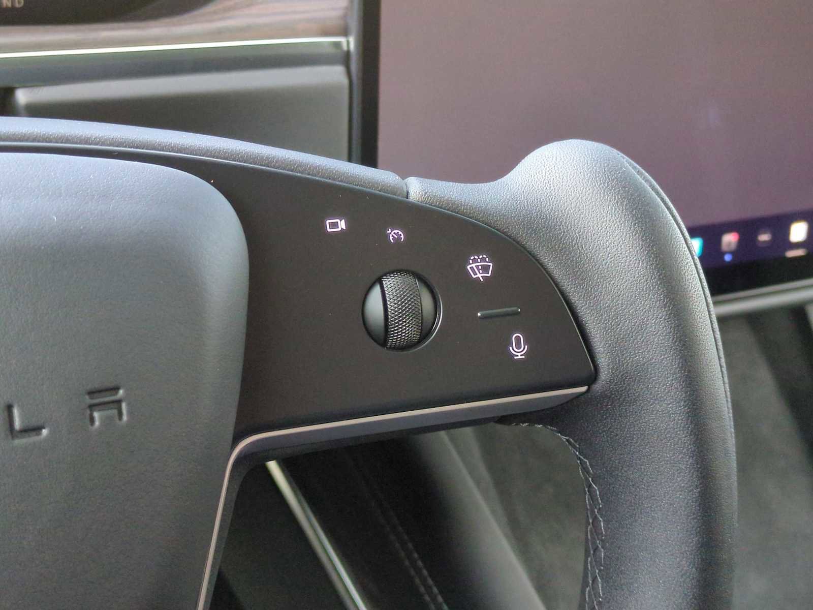 Used 2022 Tesla Model X image 25