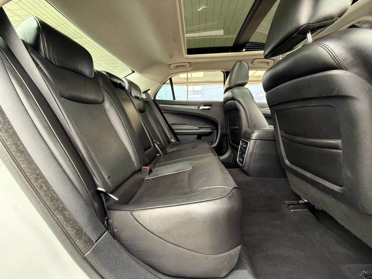 Used 2020 Chrysler 300 Limited image 19