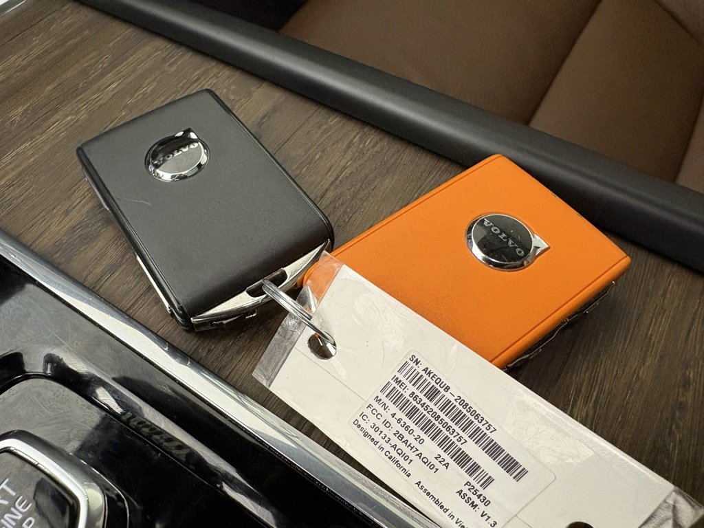 Used 2025 Volvo V90 B6 Cross Country Plus w/ Protection Package Premier image 32