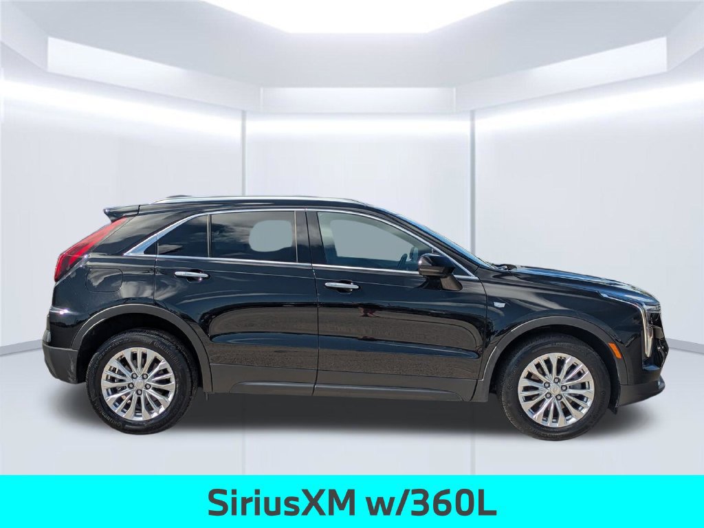 Used 2024 Cadillac XT4 Luxury w/ Cold Weather Package FWD image 8