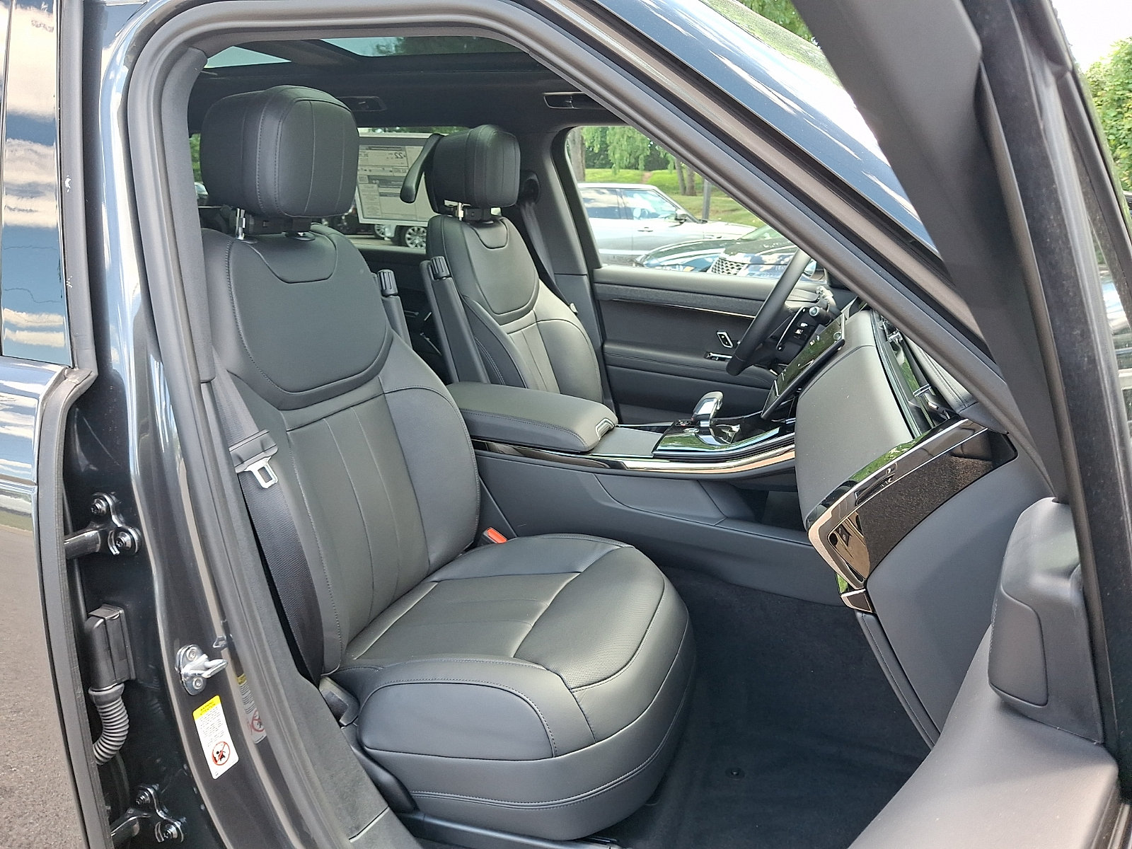 New 2026 Land Rover Range Rover Sport Dynamic SE AWD/4WD image 3