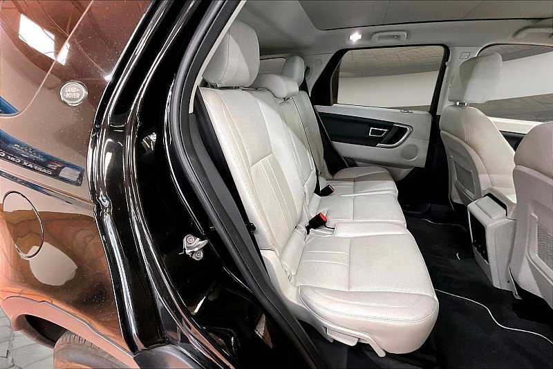 Used 2018 Land Rover Discovery Sport HSE image 26