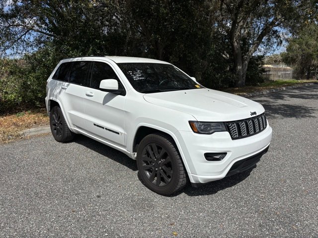 Used 2022 Jeep Grand Cherokee Laredo X image 2