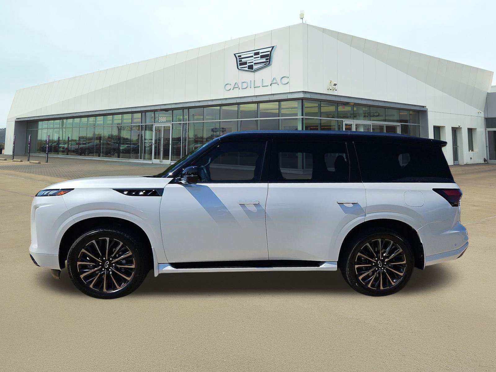 Used 2026 INFINITI QX80 Autograph w/ Premium Cargo Package AWD/4WD image 3