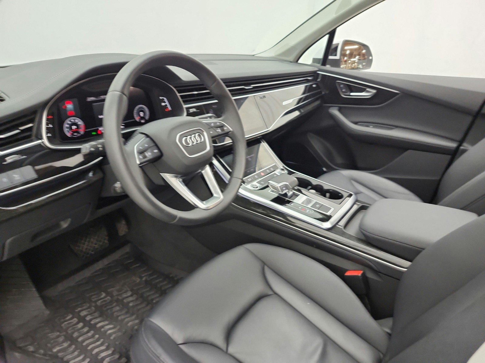Used 2023 Audi Q7 2.0T Premium Plus w/ Premium Plus Package AWD/4WD image 12