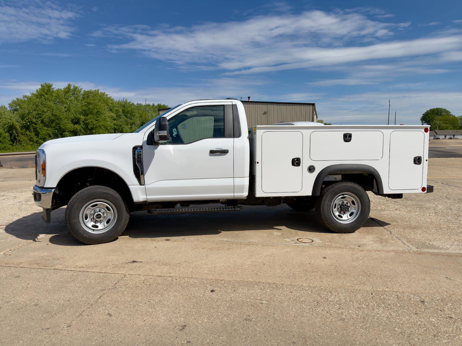 New 2026 Ford F250 XL w/ XL Chrome Package AWD/4WD image 2