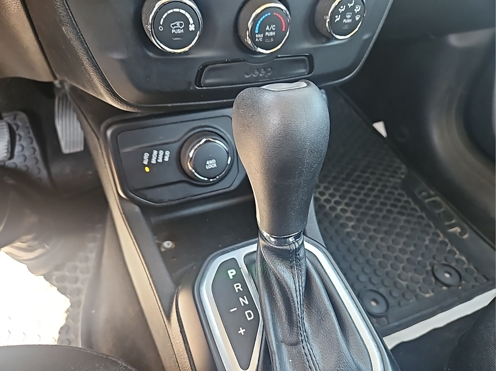 Used 2019 Jeep Renegade Sport AWD/4WD image 16
