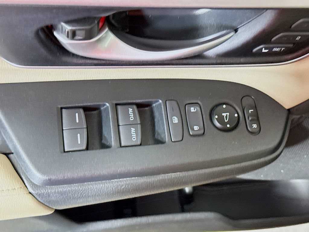 Used 2018 Honda CR-V EX-L image 17