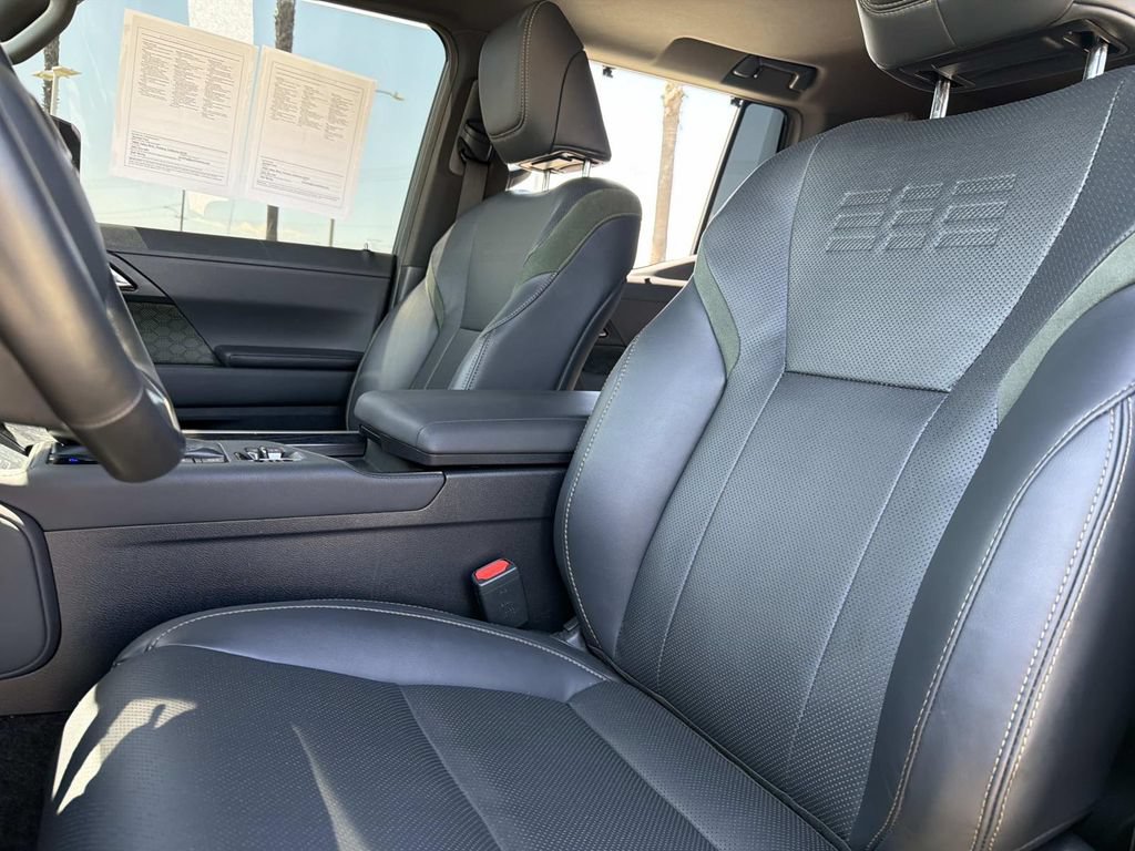 Used 2024 Lexus GX 550 AWD/4WD image 24