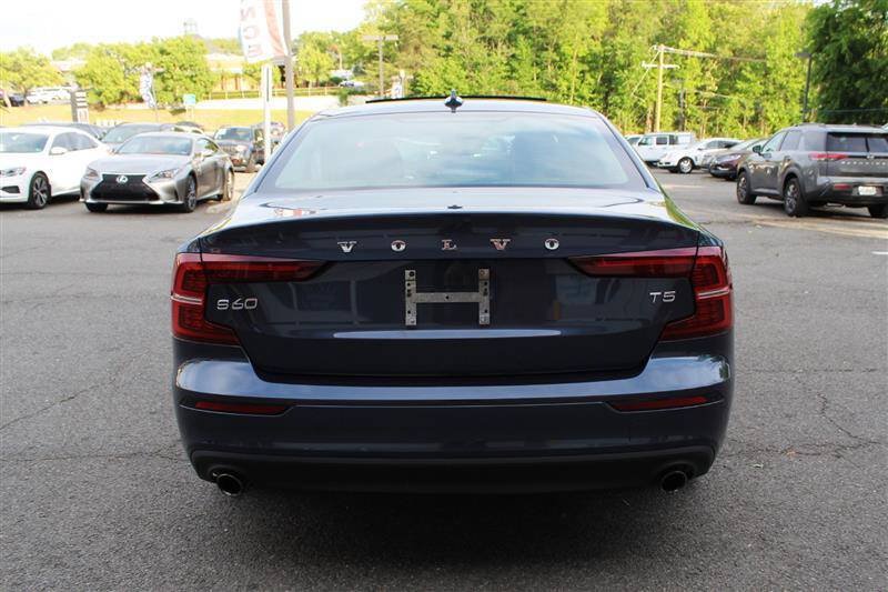 Used 2021 Volvo S60 T5 Momentum FWD image 4