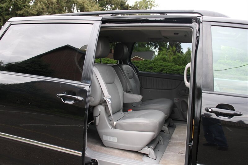 Used 2009 Toyota Sienna XLE Limited AWD/4WD image 6