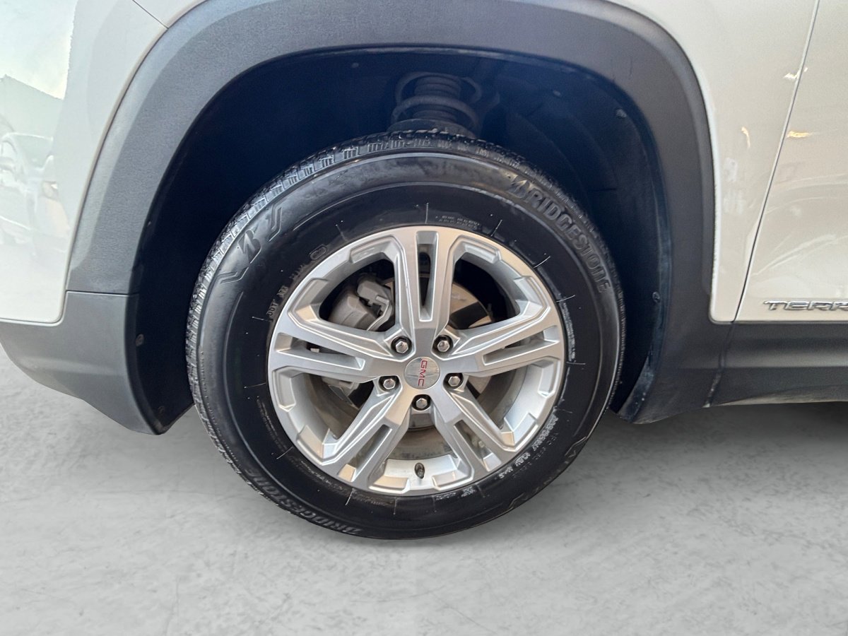 Used 2022 GMC Terrain SLE image 25