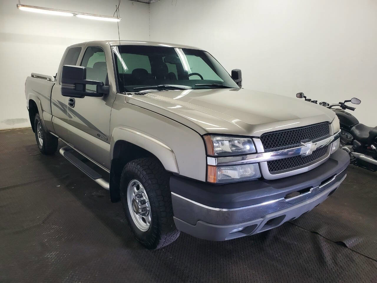 Used 2003 Chevrolet Silverado 2500 LT AWD/4WD image 3