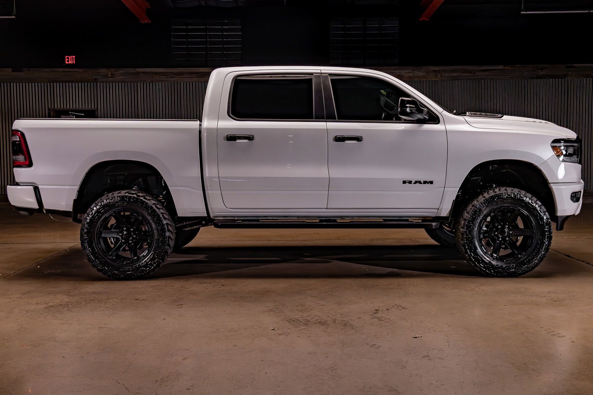 Used 2024 RAM 1500 Laramie AWD/4WD image 11