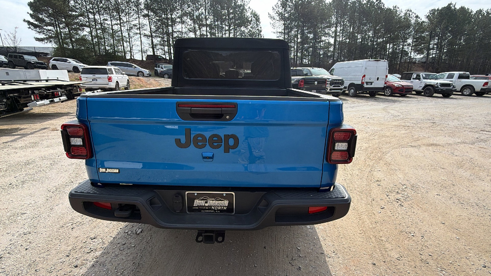 Used 2024 Jeep Gladiator Sport AWD/4WD image 9