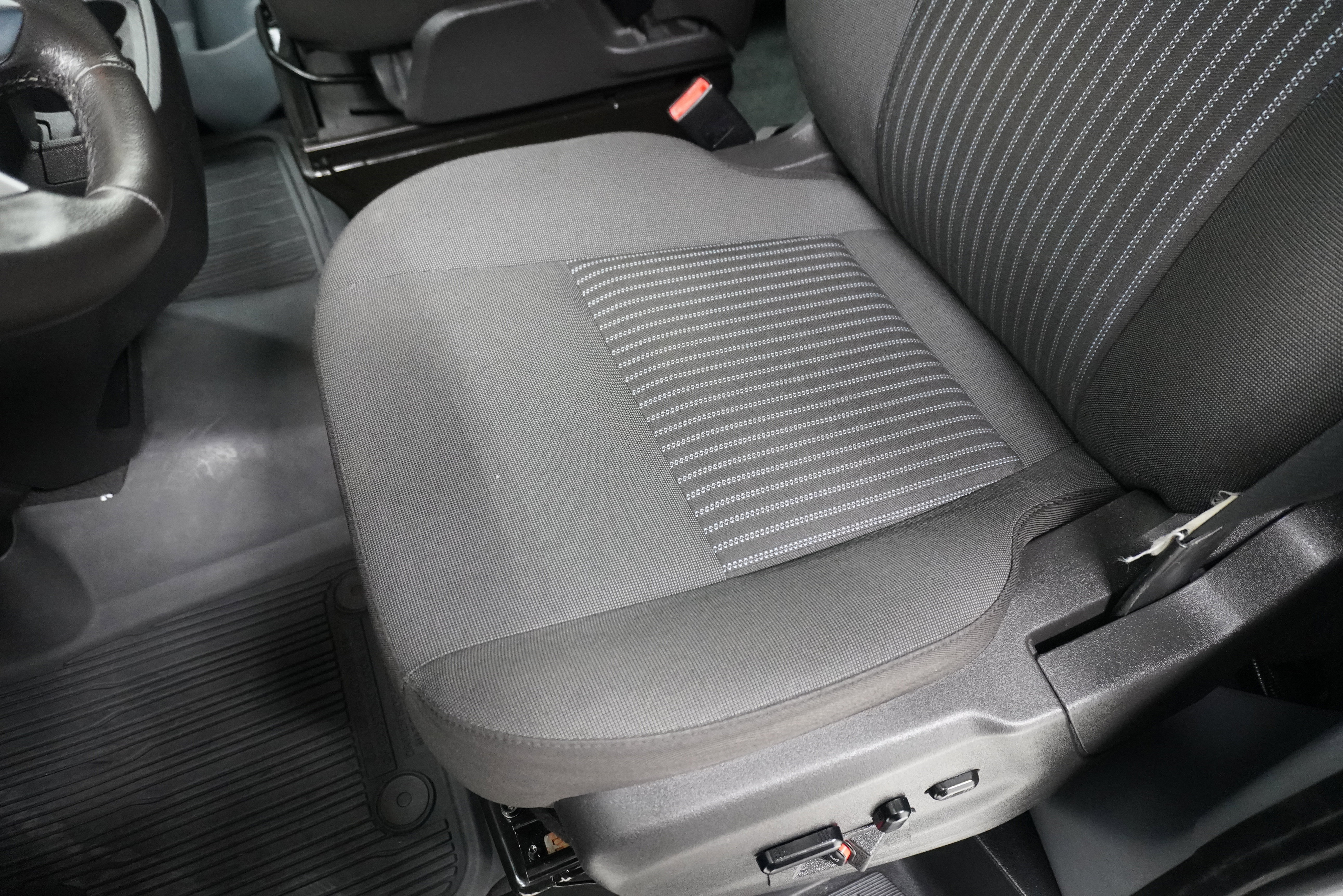 Used 2019 Ford Transit 150 XLT image 9