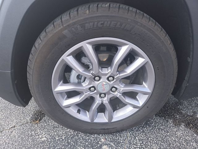 Used 2024 GMC Terrain SLT w/ Tech Package FWD image 10