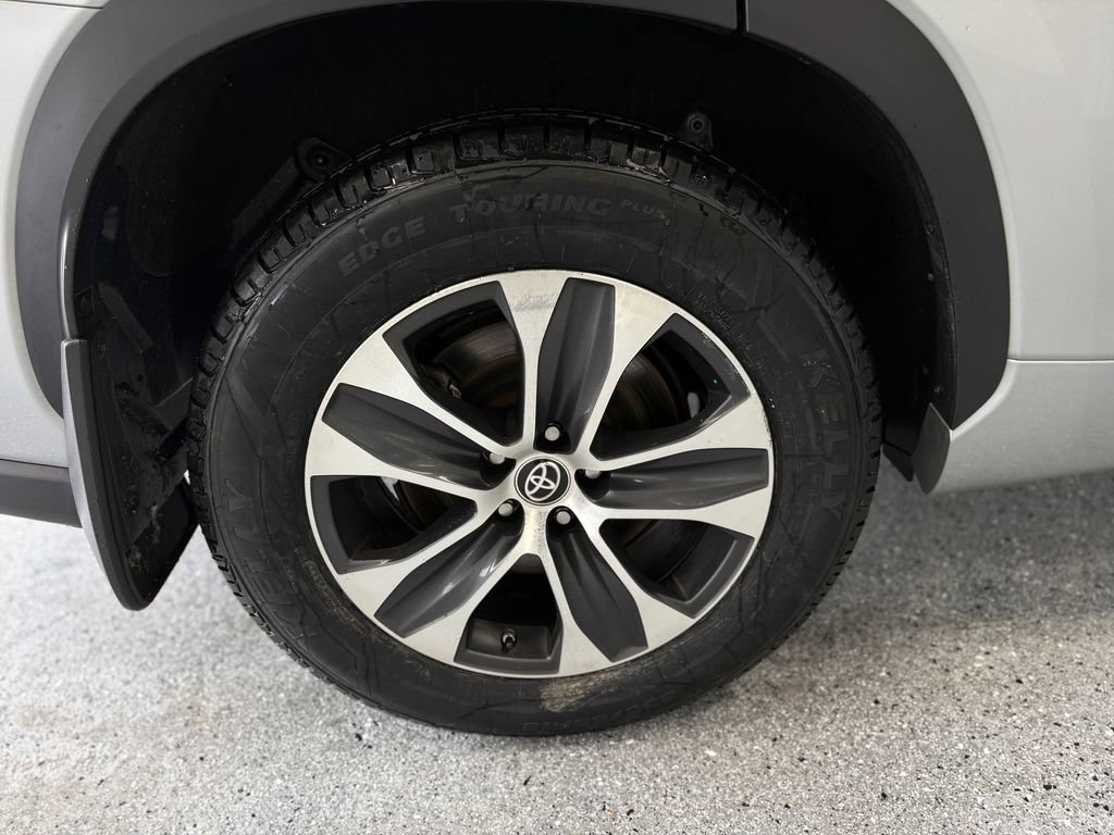 Used 2022 Toyota Highlander LE image 31