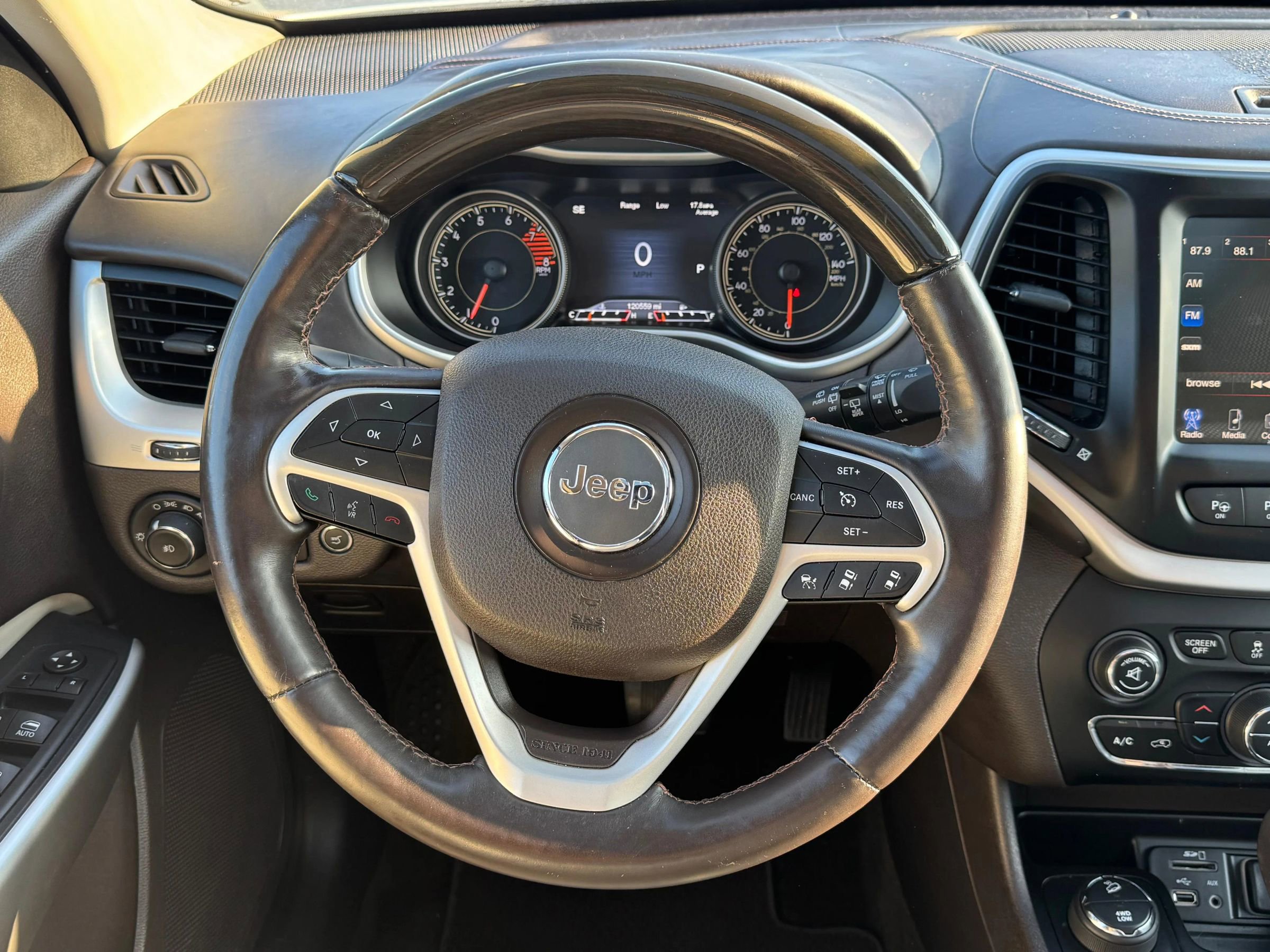 Used 2017 Jeep Cherokee Overland w/ Technology Group image 15