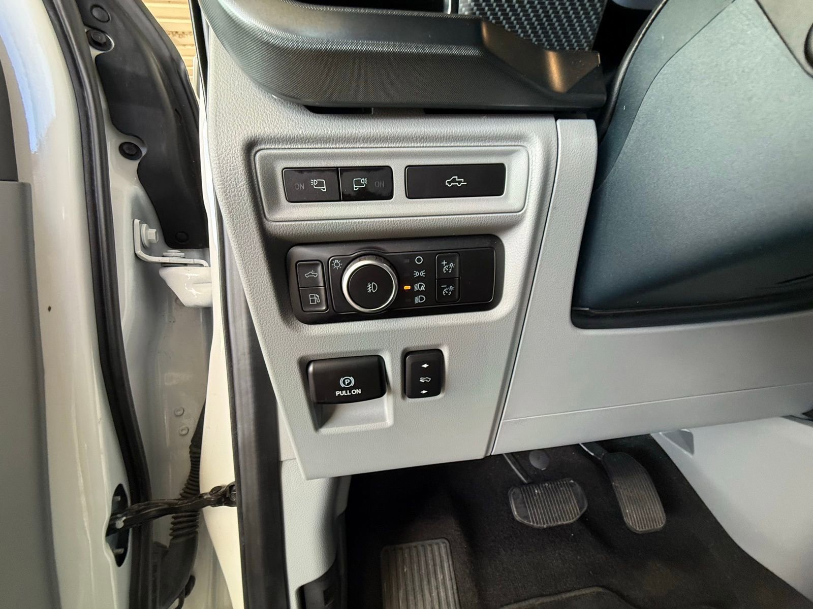 Used 2023 Ford F150 Limited image 15