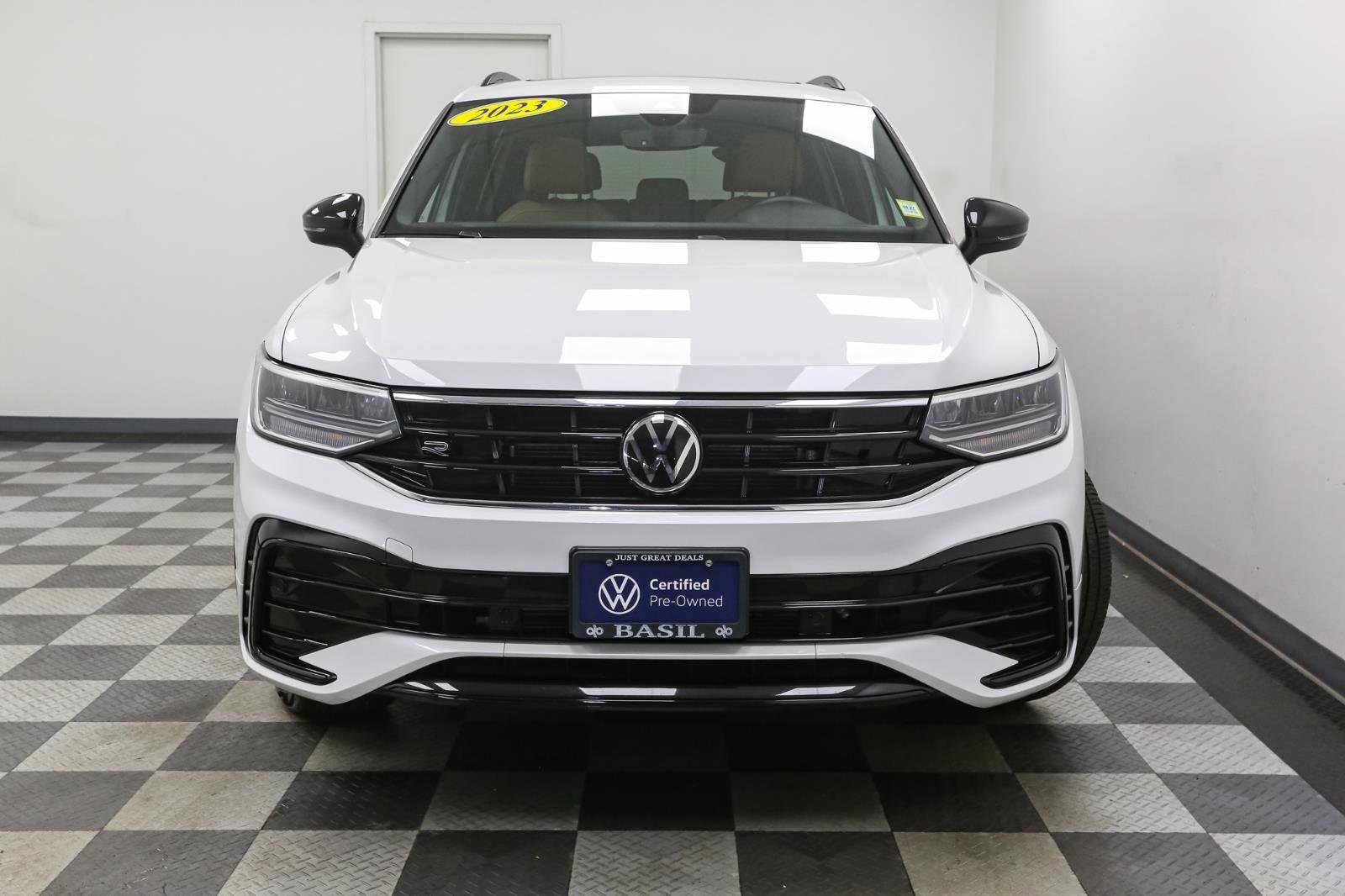 Certified 2023 Volkswagen Tiguan SE R-Line image 4