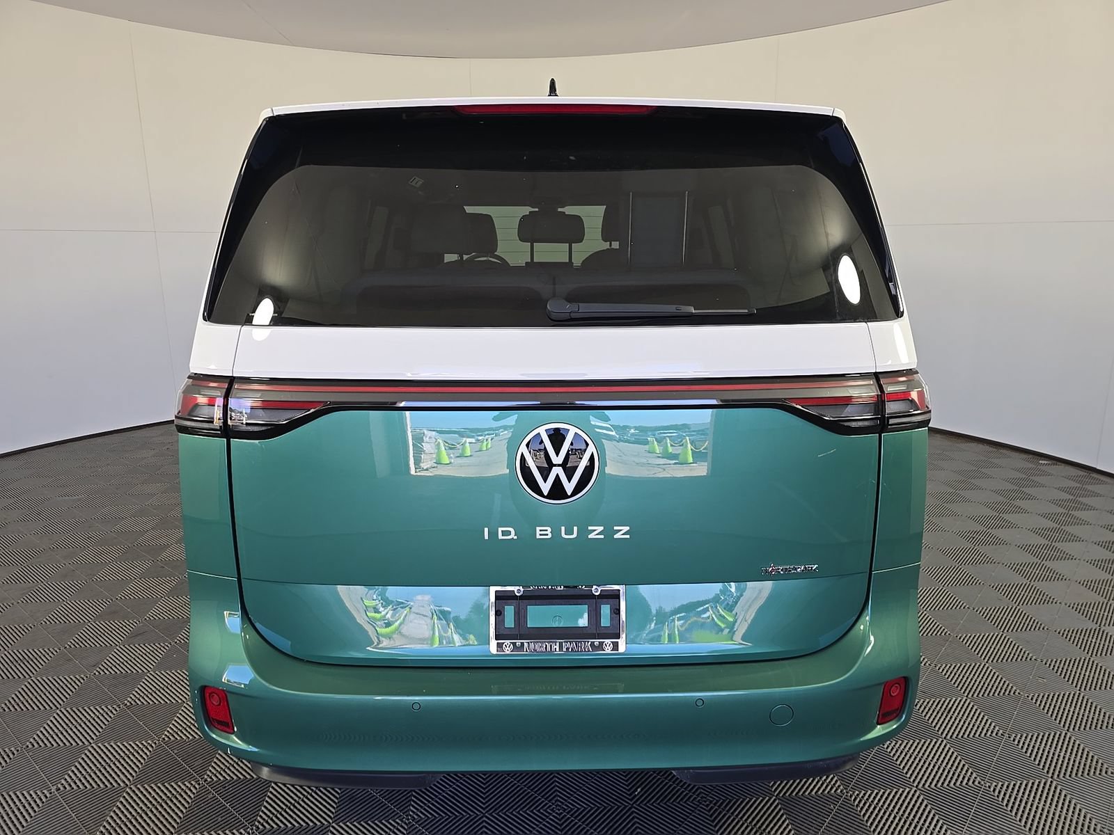 Used 2025 Volkswagen ID. Buzz 1st Edition RWD image 17