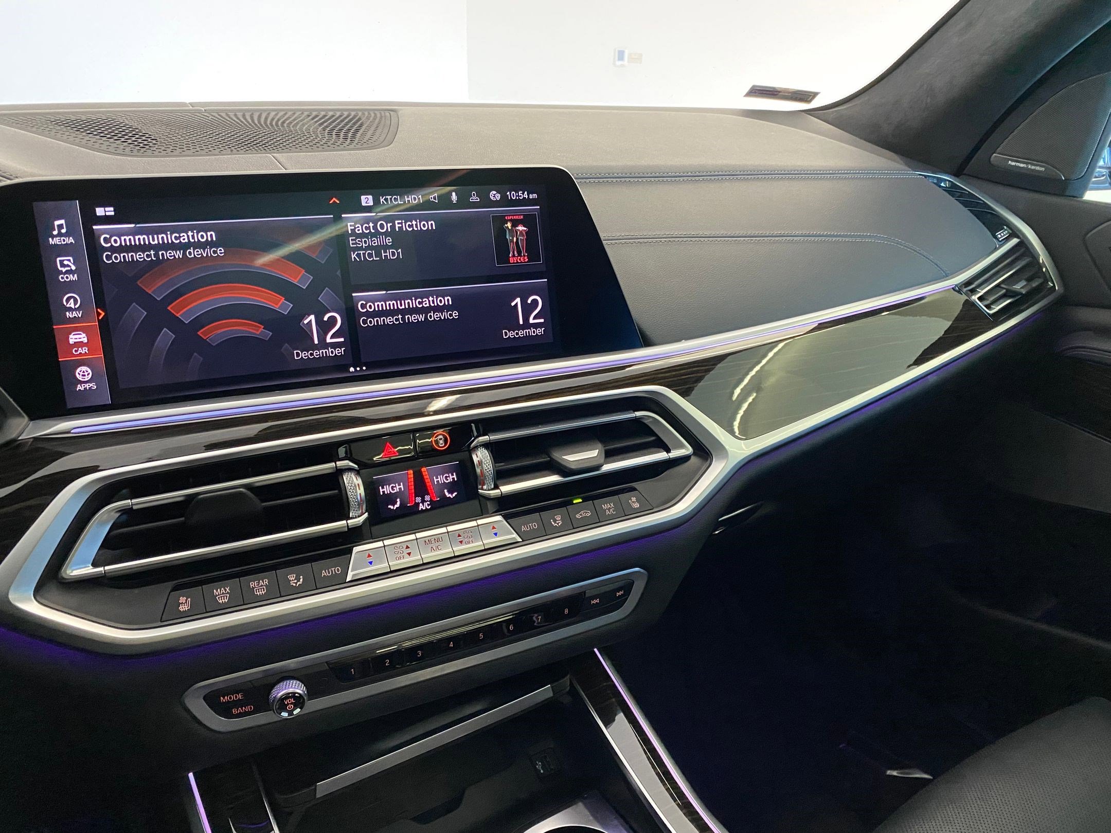 Used 2020 BMW X7 M50i w/ Executive Package image 25