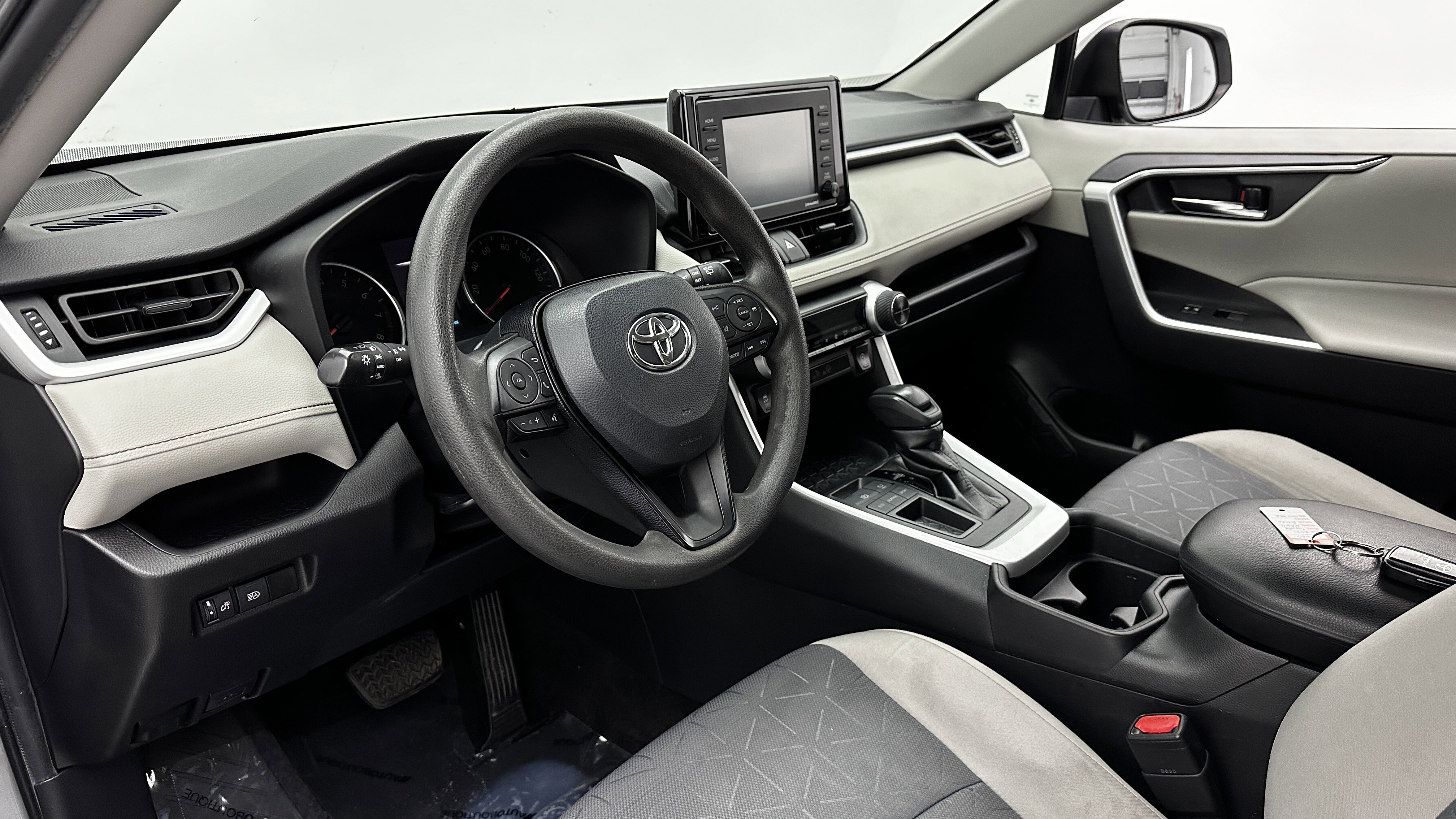 Used 2021 Toyota RAV4 XLE image 8